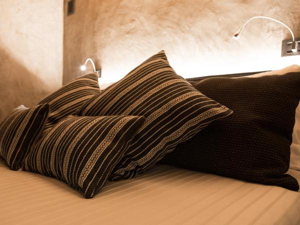 Relais Bondaz : photo 8 de la chambre suite lit king-size avec baignoire spa