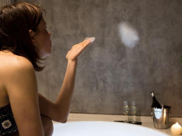 Relais Bondaz : photo 3 de la chambre suite lit king-size avec baignoire spa