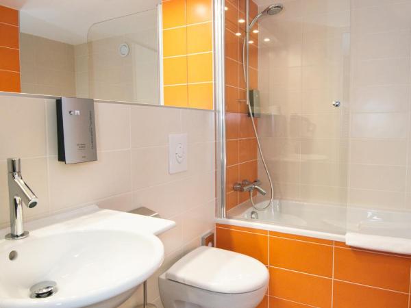 Hotel Biarritz Atlantique - Lycée Hotelier - Management School : photo 8 de la chambre chambre double