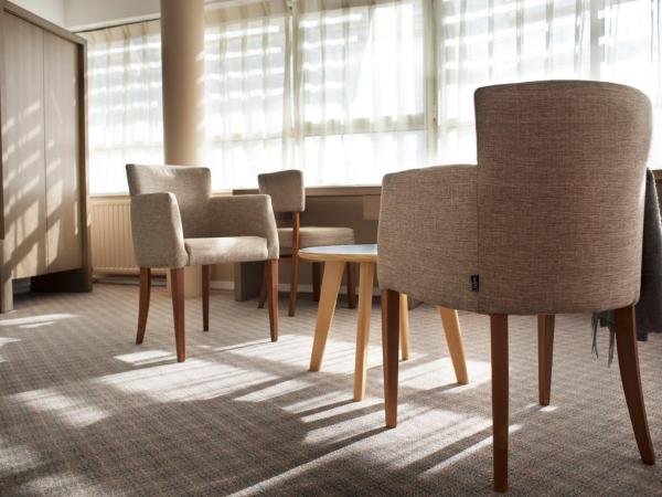 Hotel Biarritz Atlantique - Lycée Hotelier - Management School : photo 3 de la chambre chambre double - vue sur montagne