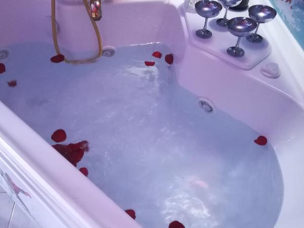 Affitto breve Spider-man house : photo 1 de la chambre chambre lit king-size avec baignoire spa