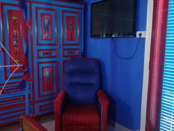 Affitto breve Spider-man house : photo 3 de la chambre chambre lit king-size avec baignoire spa