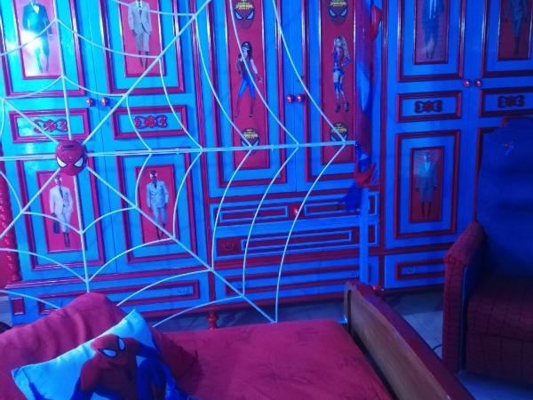 Affitto breve Spider-man house : photo 4 de la chambre chambre lit king-size avec baignoire spa