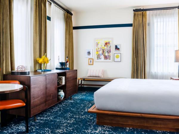 Hotel Revival Baltimore : photo 6 de la chambre chambre lit king-size