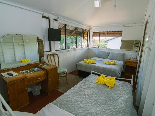 Ryan's Rest Boutique Accommodation : photo 5 de la chambre chambre double avec salle de bains commune