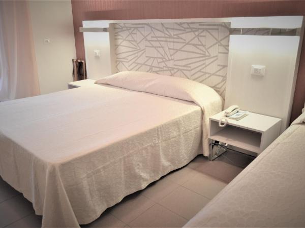 Hotel Villa Paola : photo 1 de la chambre chambre triple confort