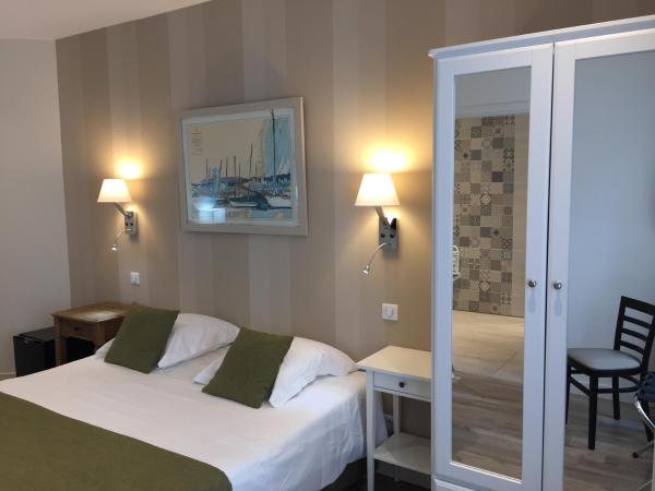 Hotel Ajoncs d'Or : photo 2 de la chambre chambre double - accessible aux personnes à mobilité réduite - rez-de-chaussée