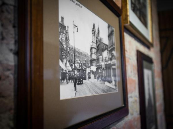 PubLove @ The Crown, Battersea : photo 2 de la chambre chambre triple avec salle de bains commune