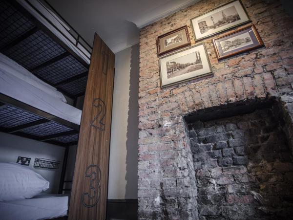 PubLove @ The Crown, Battersea : photo 2 de la chambre lit dans dortoir mixte de 15 lits avec salle de bains commune