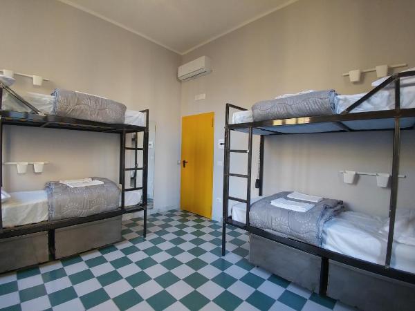 Ostello Bello Napoli : photo 2 de la chambre lit dans dortoir pour femmes de 4 lits
