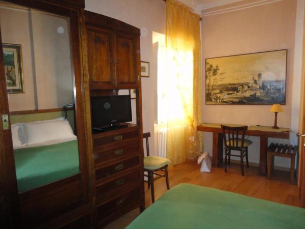 Hotel Morlacchi : photo 2 de la chambre chambre lits jumeaux