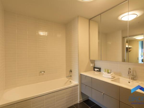 AKOM AT Docklands : photo 6 de la chambre appartement 3 chambres de luxe avec 2 salles de bains - vue sur port 