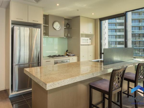 AKOM AT Docklands : photo 2 de la chambre appartement 3 chambres de luxe avec 2 salles de bains - vue sur port 