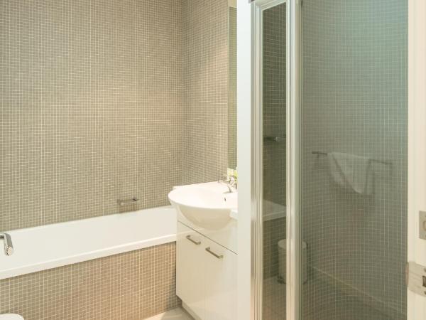 AKOM AT Docklands : photo 2 de la chambre appartement 2 chambres et 1 salle de bains avec vue - metropolitan