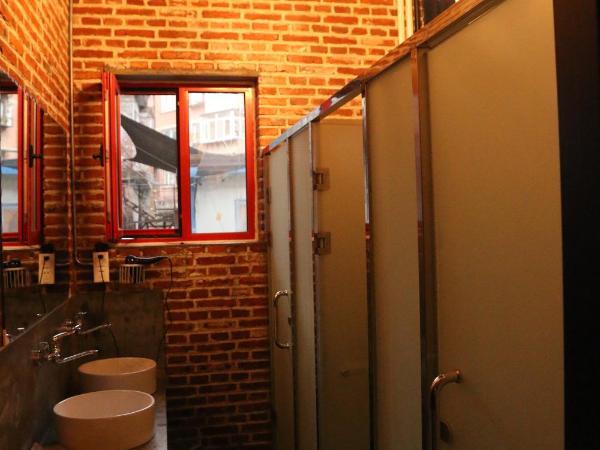 大连天天青旅民宿 : photo 3 de la chambre chambre simple basique avec salle de bains commune