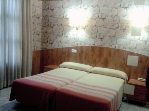 HOTEL FORNOS - Barcelona : photo 4 de la chambre chambre lits jumeaux