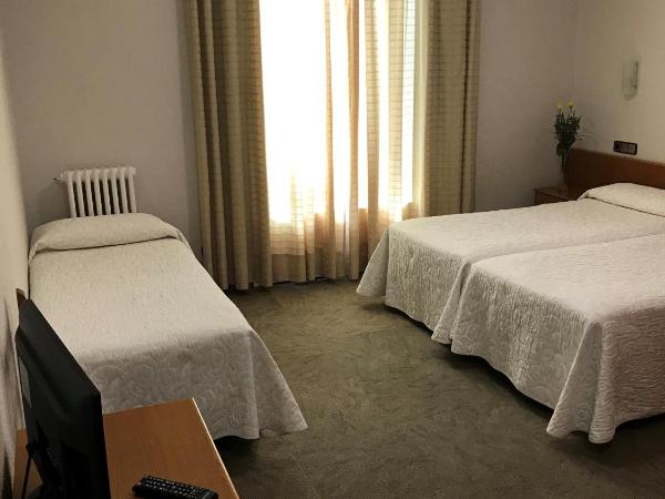 Hotel Pelayo : photo 8 de la chambre chambre triple