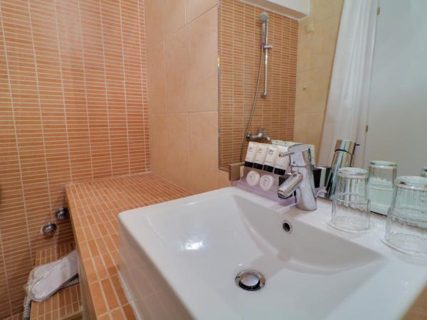 Palace Hotel Glyfada : photo 1 de la chambre chambre lits jumeaux standard - vue sur ville