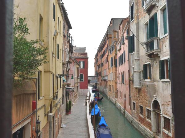 Hotel Le Isole : photo 7 de la chambre chambre double ou lits jumeaux - vue sur canal