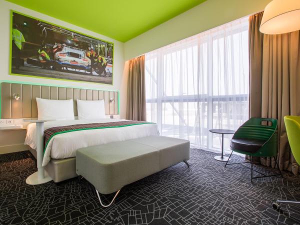 Park Inn by Radisson Dubai Motor City : photo 7 de la chambre suite junior