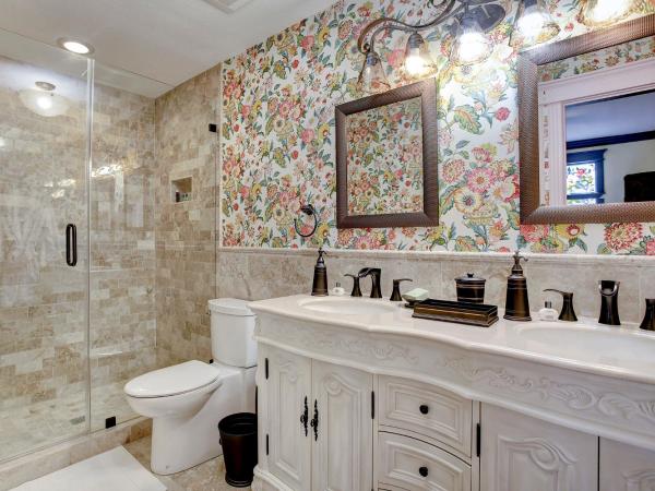 Sara's Inn on the Boulevard : photo 3 de la chambre suite lit king-size