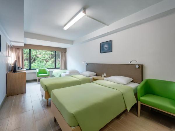 YHA Mei Ho House Youth Hostel : photo 1 de la chambre chambre triple avec 3 lits simples