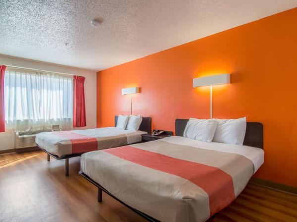 Motel 6-Dallas, TX - North - Richardson : photo 4 de la chambre chambre 2 lits queen-size - non-fumeurs