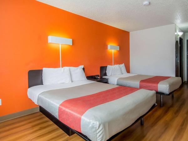 Motel 6-Dallas, TX - North - Richardson : photo 2 de la chambre chambre 2 lits queen-size - non-fumeurs