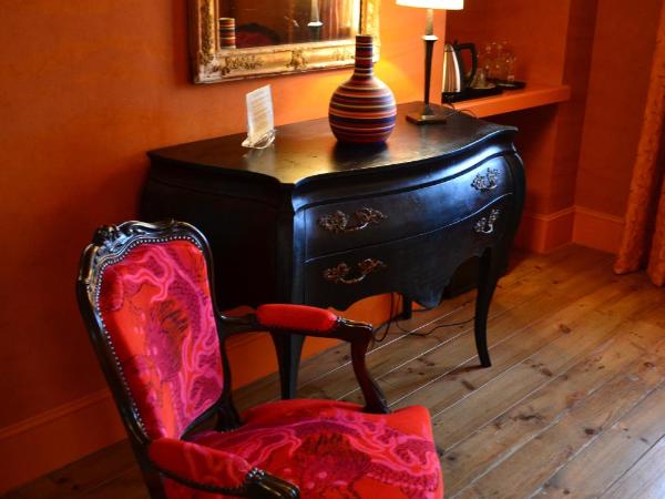 Historic manor, medieval town 10 minutes walk, private parking, garden : photo 4 de la chambre appartement deluxe