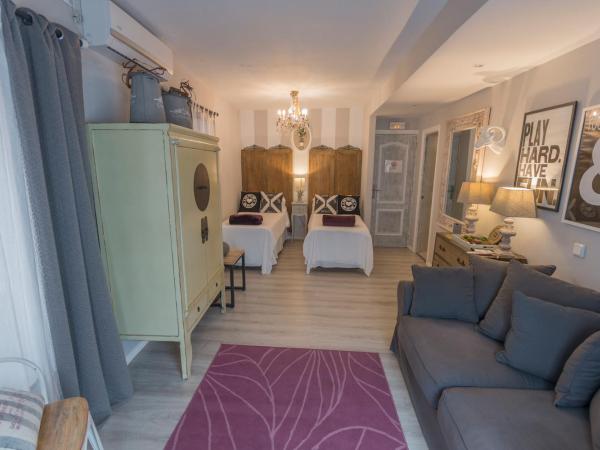 TAK Boutique Old Town : photo 1 de la chambre chambre familiale