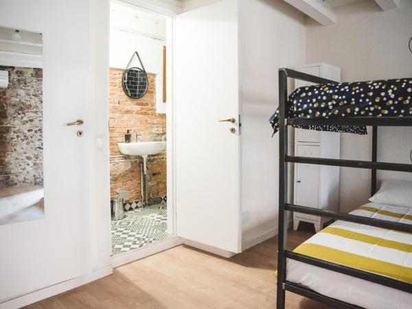 The Hostello : photo 2 de la chambre lit dans dortoir pour femmes de 6 lits