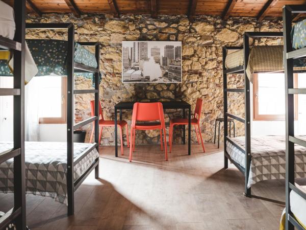 The Hostello : photo 4 de la chambre lit dans dortoir mixte de 6 lits