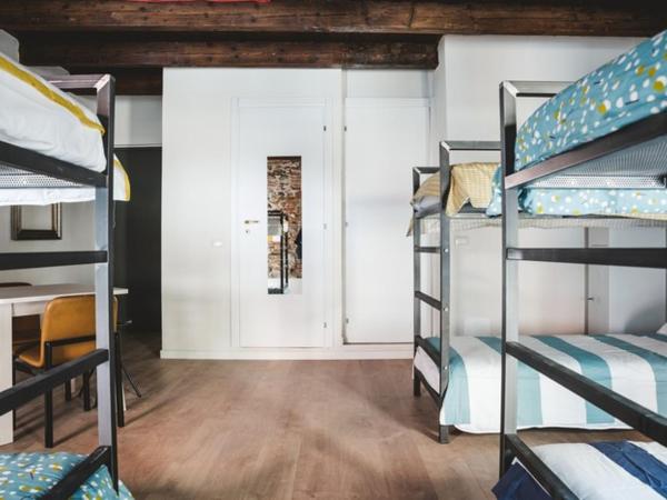 The Hostello : photo 3 de la chambre lit dans dortoir mixte de 6 lits