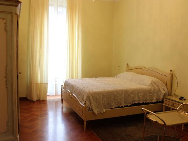 Croisette : photo 2 de la chambre chambre double standard avec salle de bains commune