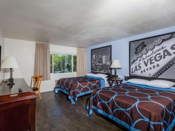 Super 8 by Wyndham Las Vegas North Strip/Fremont St. Area : photo 5 de la chambre chambre 2 lits queen-size - non-fumeurs