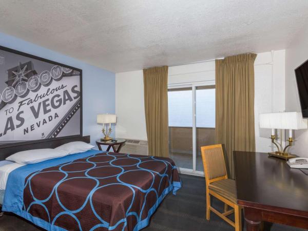 Super 8 by Wyndham Las Vegas North Strip/Fremont St. Area : photo 5 de la chambre chambre de luxe queen – non-fumeurs