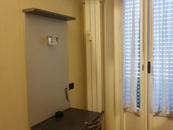 Hotel Ada : photo 3 de la chambre chambre simple avec salle de bains commune