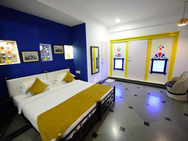 Banjara Retreat : photo 4 de la chambre suite lit king-size avec balcon