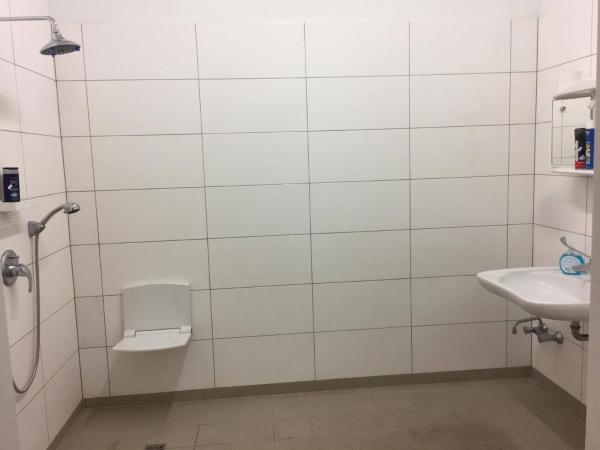 Hostel Inn-Berlin : photo 9 de la chambre chambre triple avec salle de bains commune