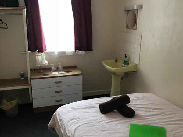 The Merlin Hotel : photo 2 de la chambre chambre double avec salle de bains privative