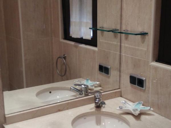 Hostal Puerta del Valle : photo 4 de la chambre chambre double