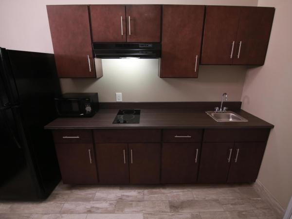 Home Inn and Suites Memphis : photo 2 de la chambre king kitchenette suite
