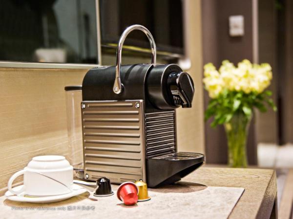 Royal Plaza Hotel : photo 4 de la chambre suite plaza avec un lit king-size