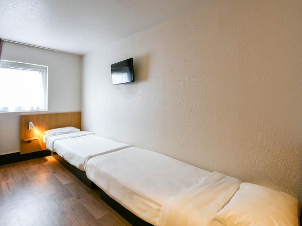 B&B HOTEL Narbonne 1 : photo 3 de la chambre chambre quadruple