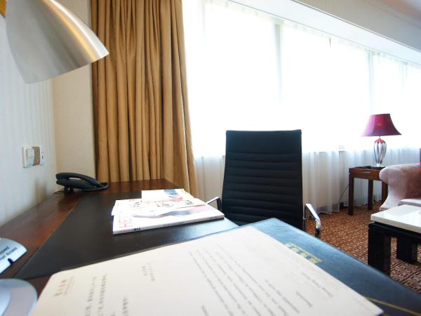 Dong Fang Hotel Guangzhou- Free Shuttle Bus to Canton Fair Complex & Overseas Buyer Registration Services during Canton Fair Period : photo 9 de la chambre chambre lits jumeaux premier - non-fumeurs