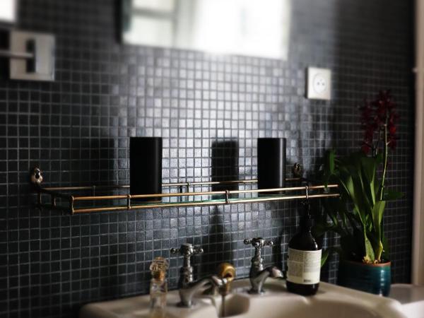 Le 66 : photo 6 de la chambre chambre double ou lits jumeaux - vue sur jardin