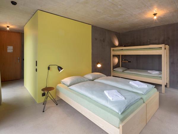 Bern Youth Hostel : photo 4 de la chambre chambre familiale avec salle de bains