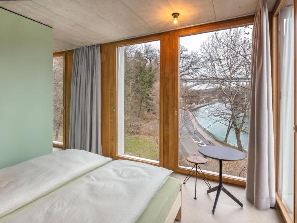 Bern Youth Hostel : photo 4 de la chambre chambre double avec salle de bains