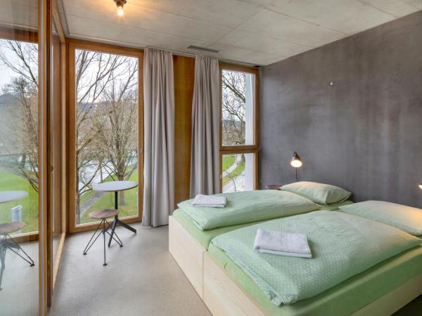 Bern Youth Hostel : photo 5 de la chambre chambre double avec salle de bains