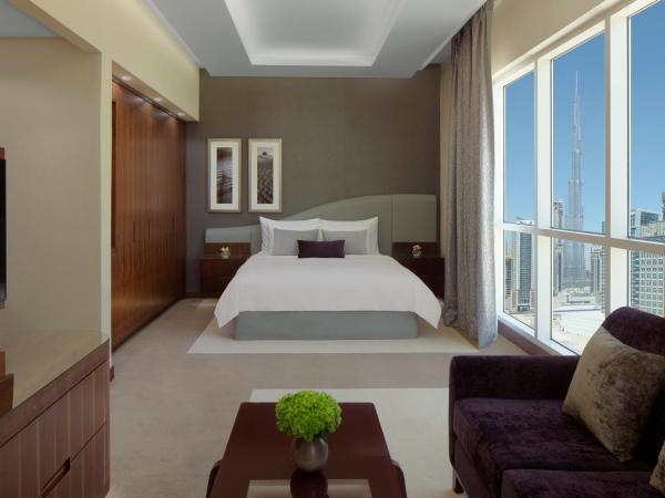 Radisson Blu Hotel, Dubai Waterfront : photo 6 de la chambre chambre standard – vue sur burj khalifa